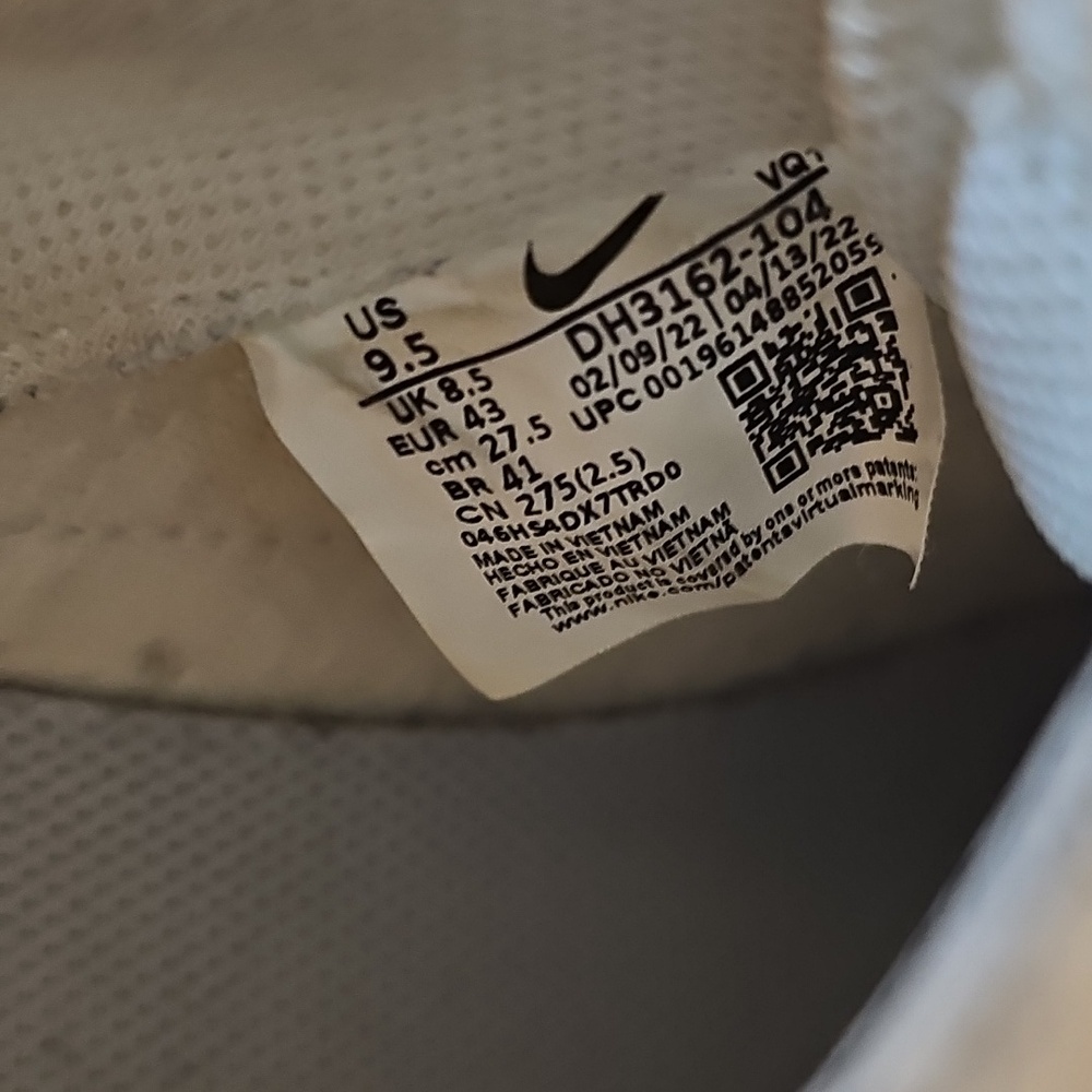 Nike White Low-Top Sneakers with Gray Swoosh and Orange Logo - Picture 4 of 4